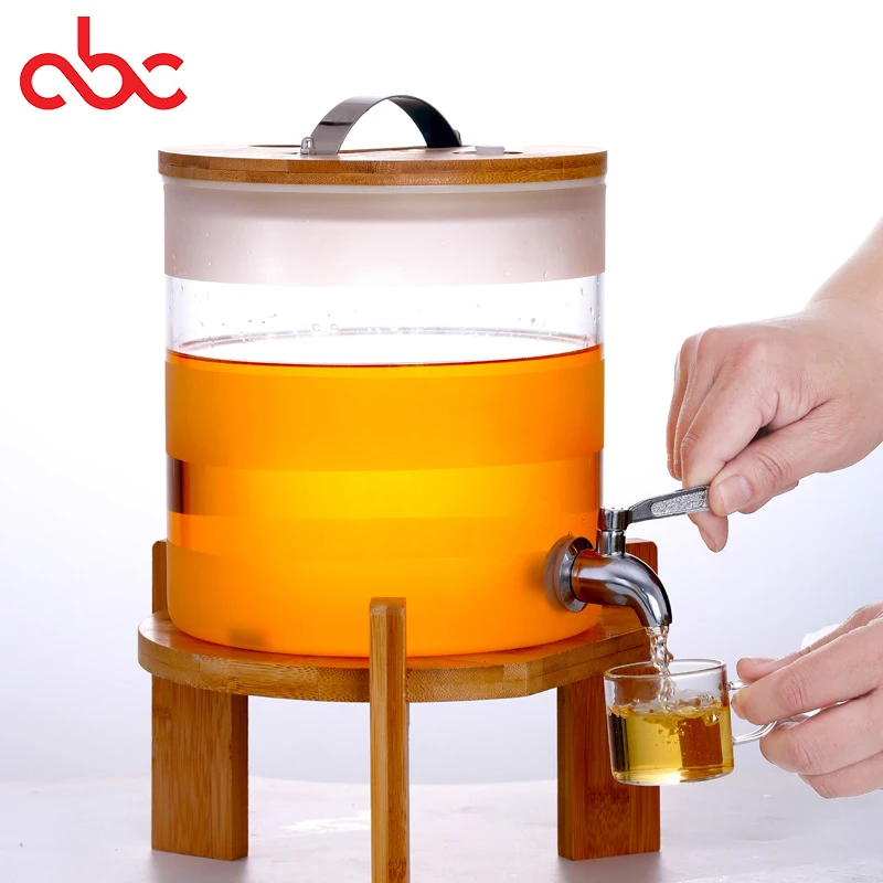 Traditional Style Heat Resistant Borosilicate Glass Juice Dispenser With Spigot For Beverages Drinks