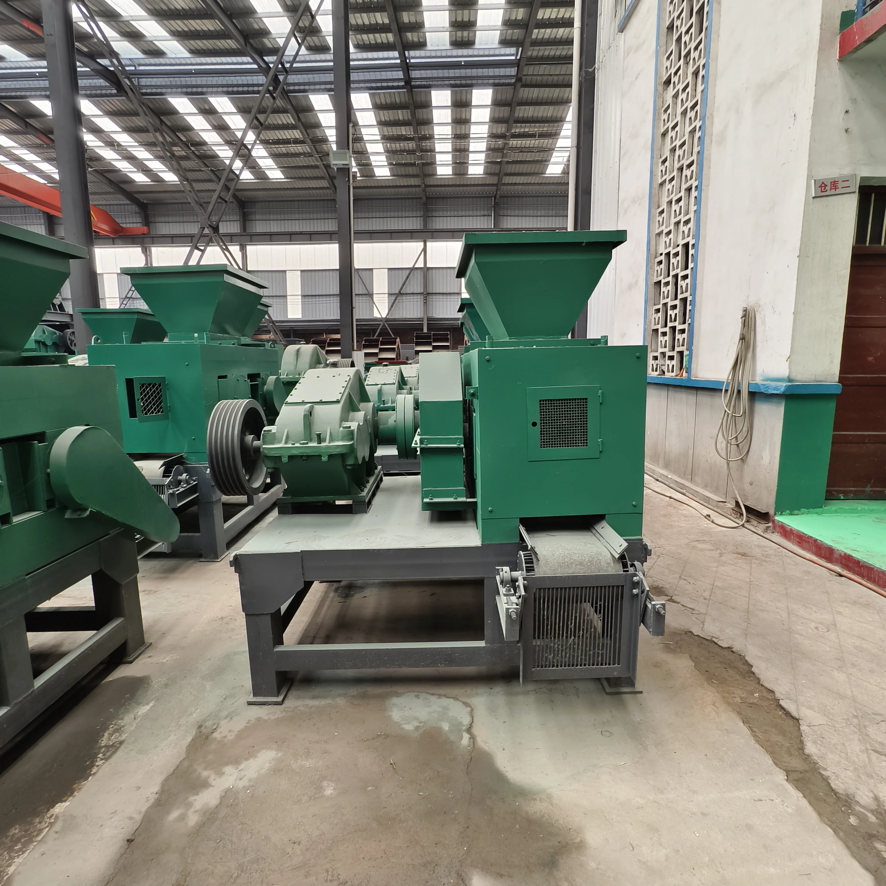 China Supplies  Oval Shape Briquette Making Machine Metal Powder Coal Powder Briquetting Machine