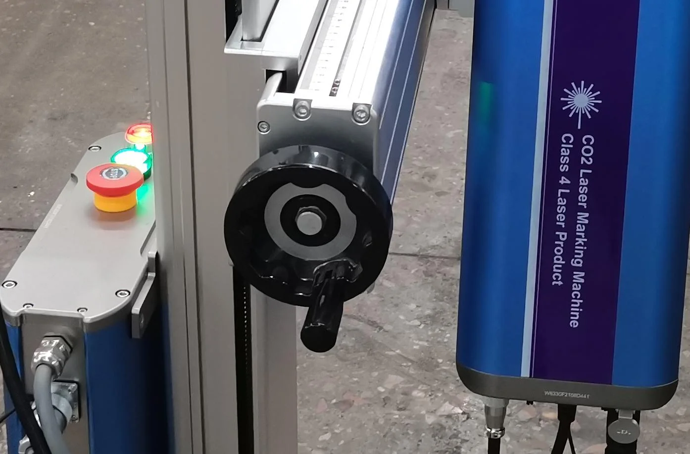 20/30W Fast Speed Expiry Date Batch Coding Machine Fiber Co2 Online Flying Laser Jet Printer For Glass Plastic Bottle