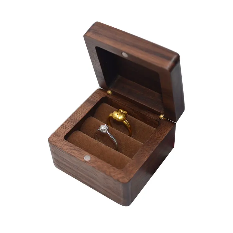 Custom Logo Square Wood Ring Box Packaging Walnut Luxury Gift Ring Case Mini Boxing Ring Wedding Jewelry Display Storage Box