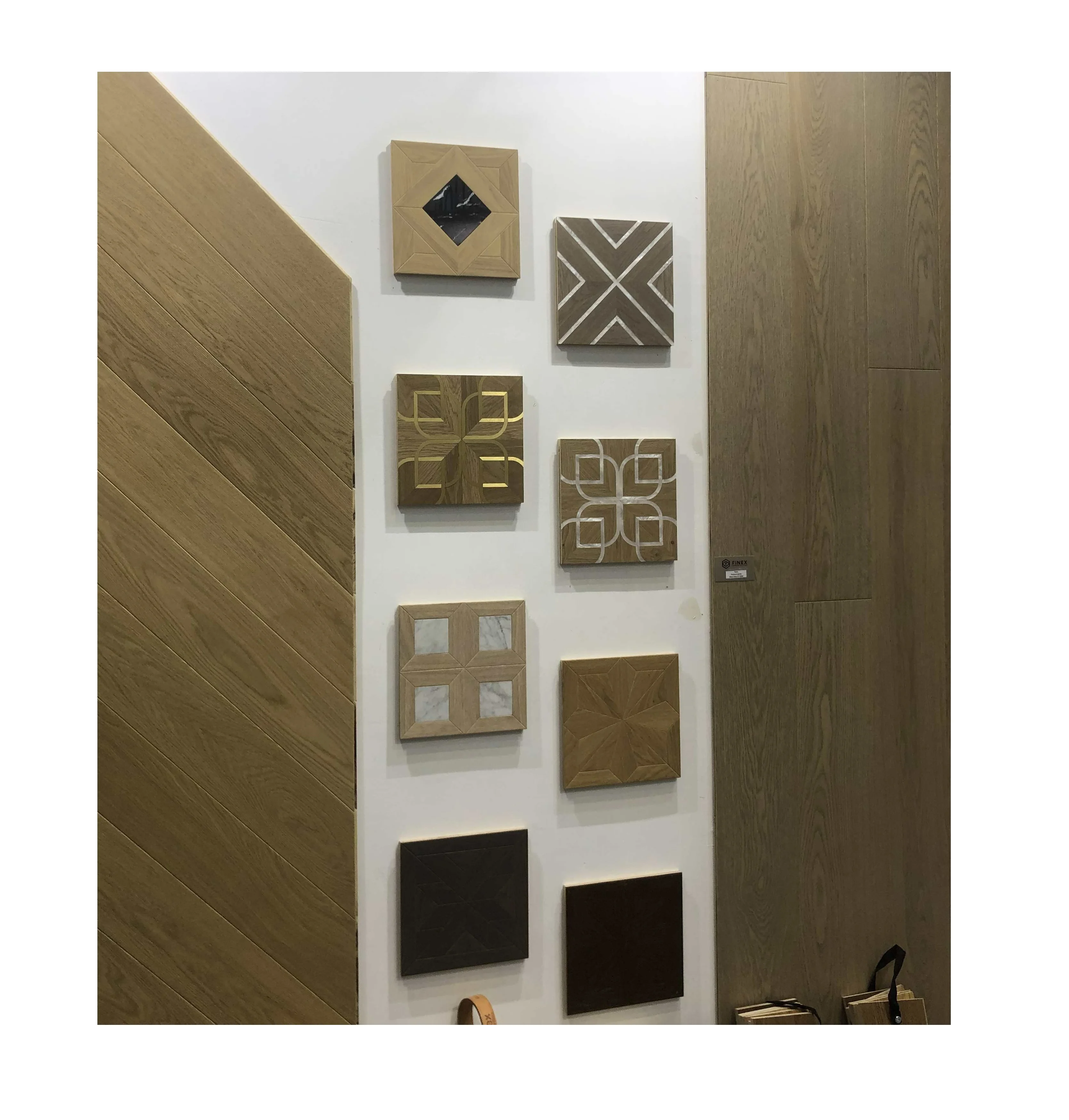 Engineered Oak flooring locking Anti-scratch Water Resistant Wood Flooring Residential Brushed Natural Laminate Flooring