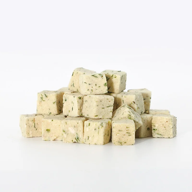 Manufacture Supply Bulk palatability dog cat snack High quality Dry Freeze-Dried Chicken and Spinach Cubes Pet Food OEM