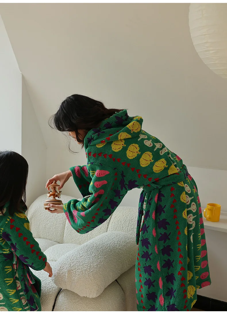 High Quality Luxury Bathrobe for Kids Woven Hooded Towel Robe for Girls Custom Logo Made from Organic Cotton for Bathroom Use