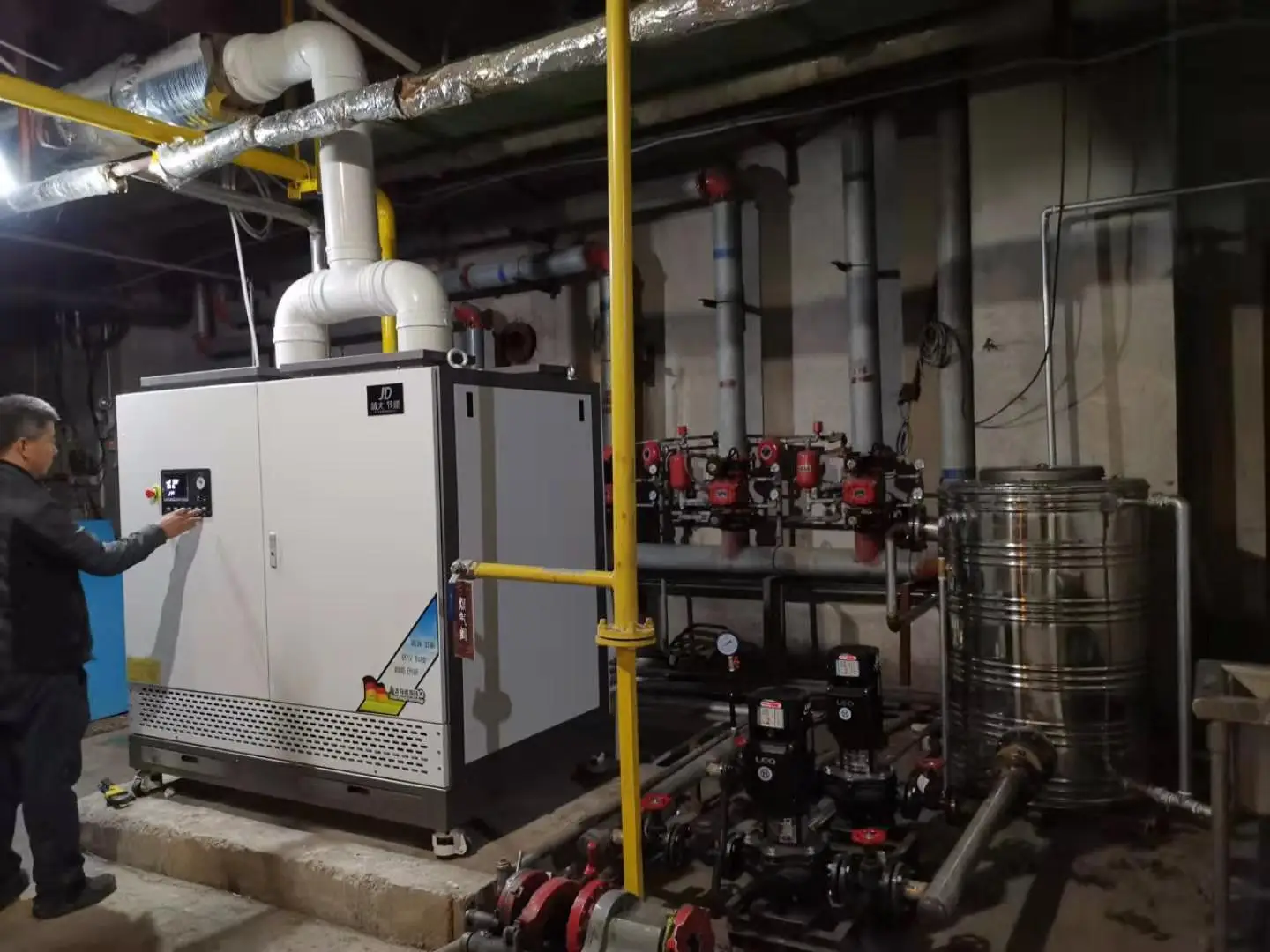 
High Quality 300 KW Standing Gas Water Boiler Heating Hotels Hotwater Supply 