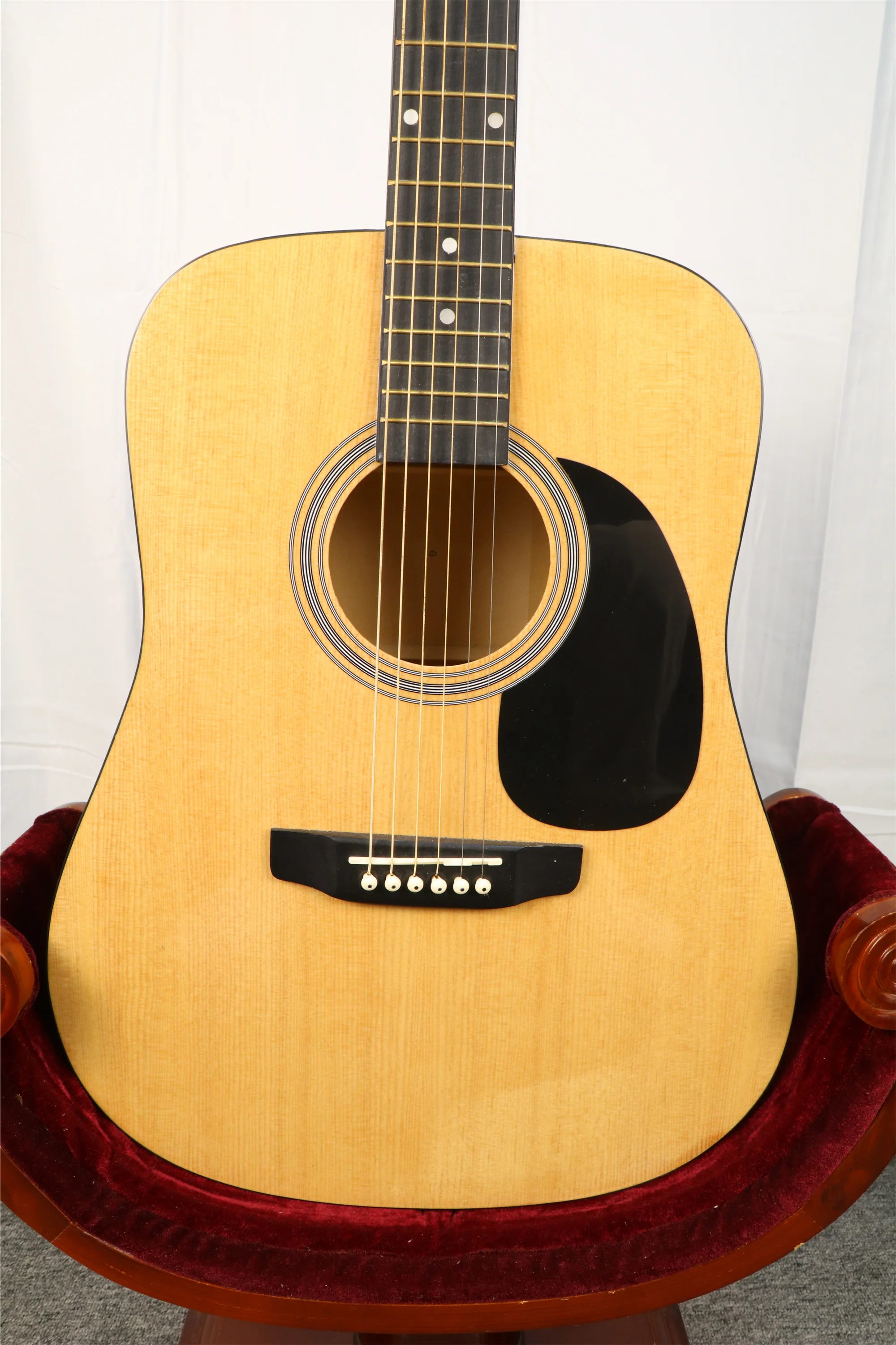High-Quality  Affordable Entry-Level Acoustic Guitar with Superior Sound Quality