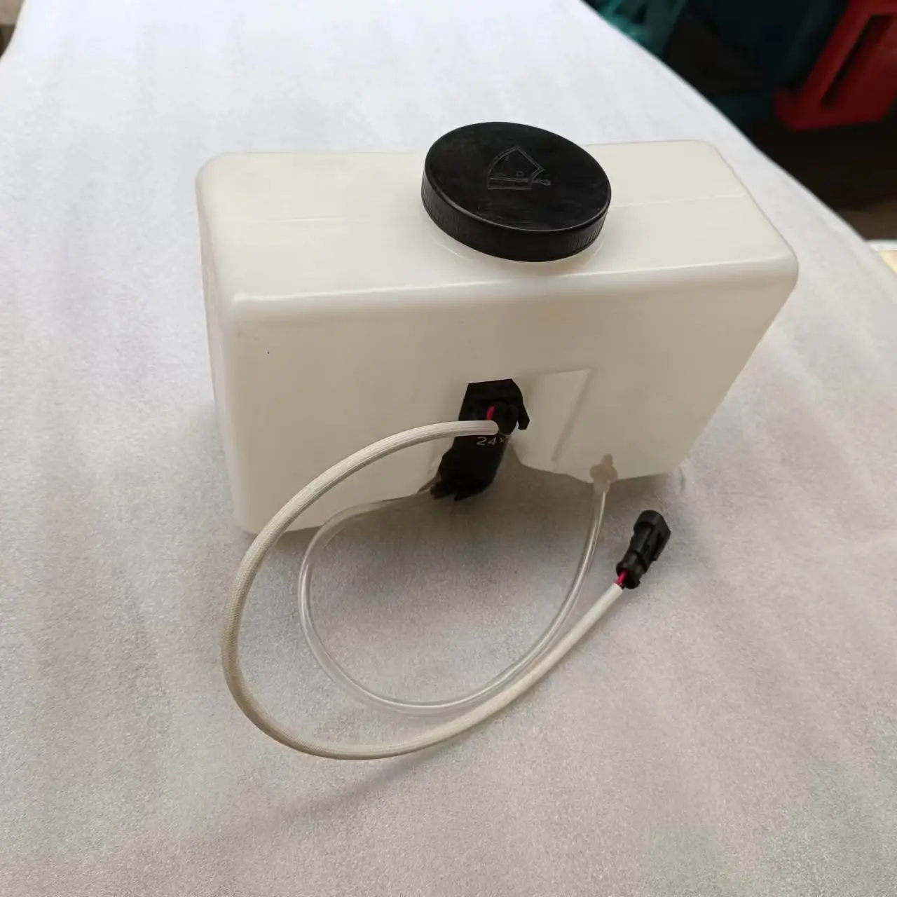 China Factory Prices Windshield Washer Fluid Reservoir Tank Better Windshield Washer Tank Pajero