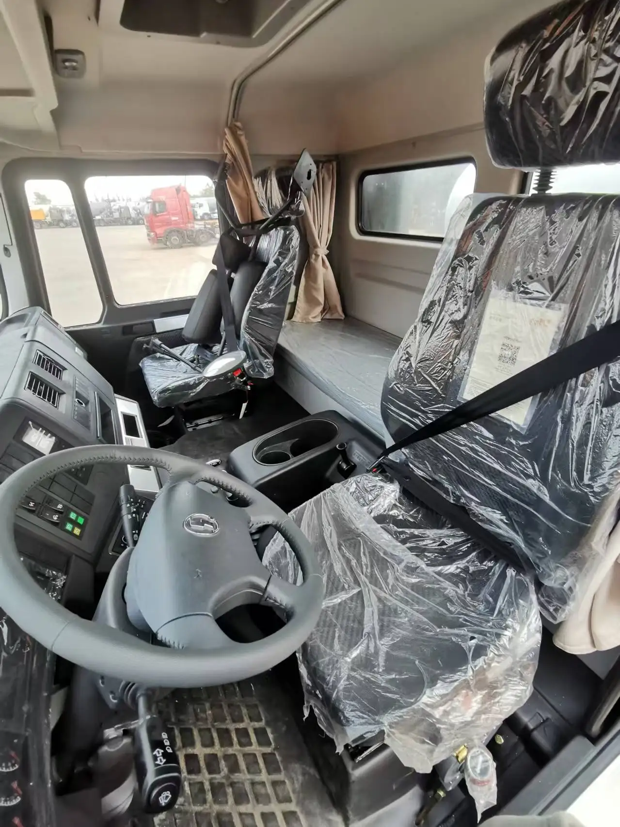 Shacman Бетономешалка 8CBM SX5255GJBJR334 в Алгерии