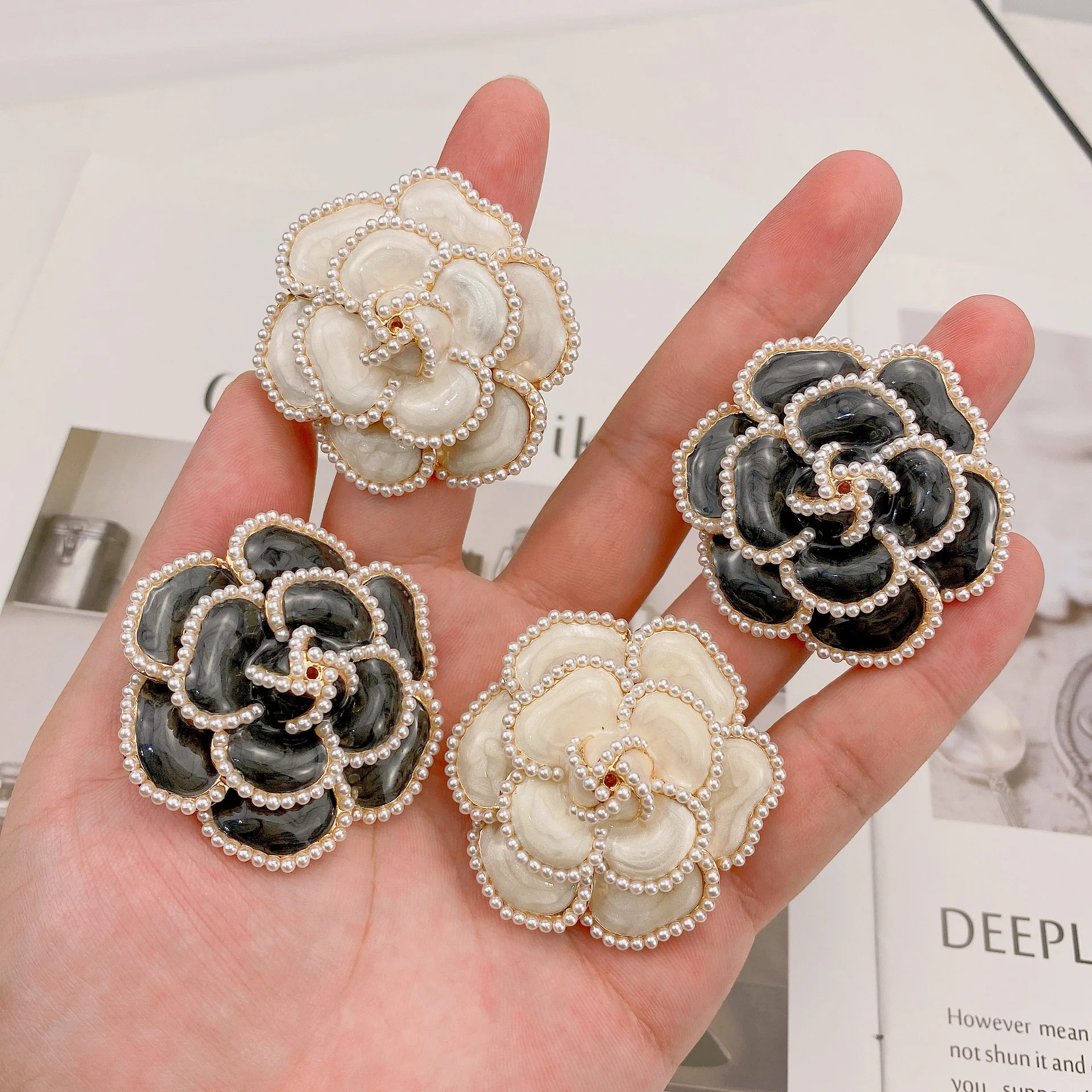 Women Jewelry korean Designer Retro Black White Flower Rhinestone Crystal Pin Brooch