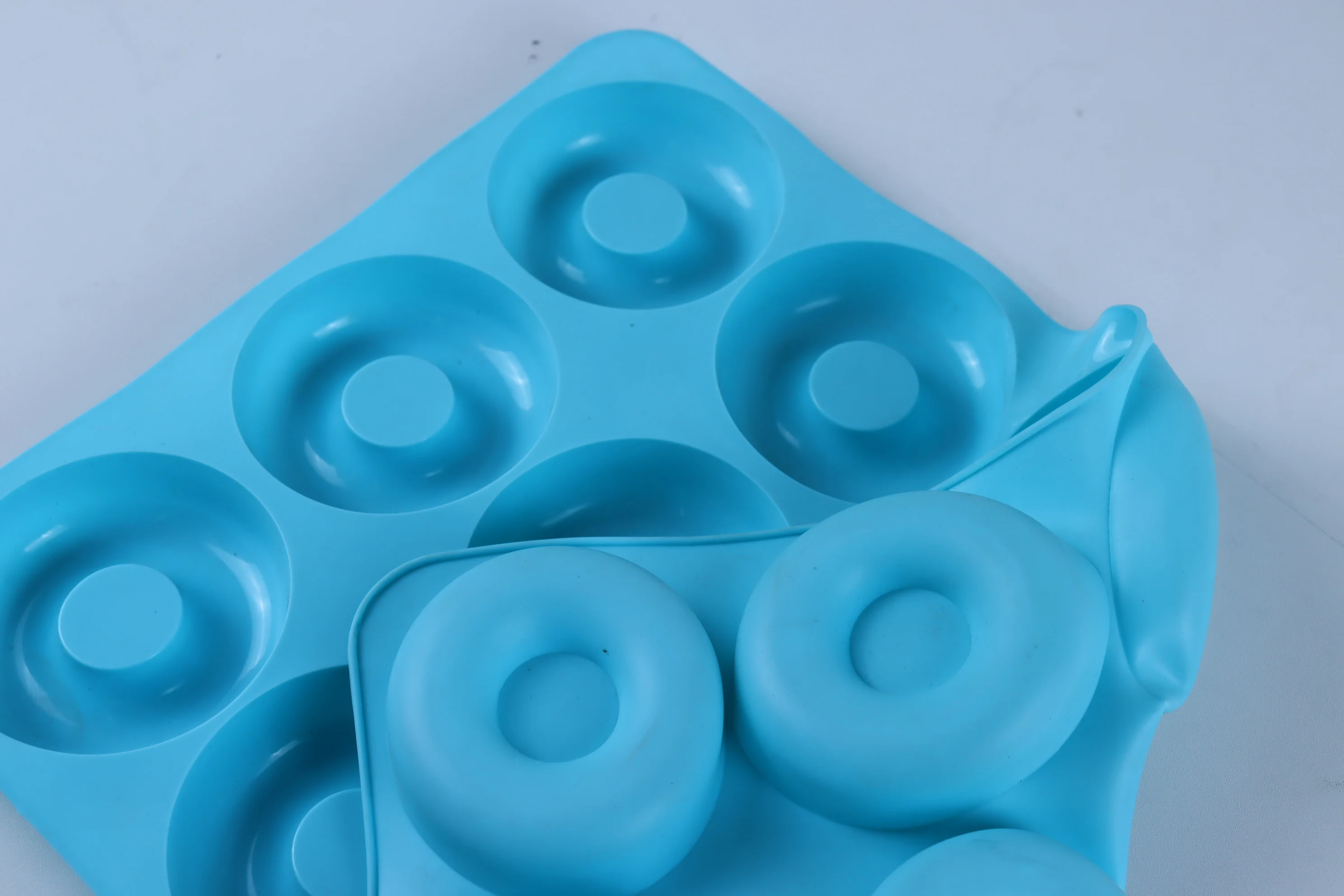 Donut silicone mold diy cake decoration Jelly pudding mold Oven baking tool Herbal cake mould