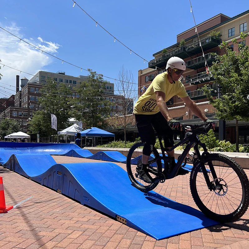 Plastic modular pump track velocity loop 2 amusement park facility treadmill  for bikes, BMX scooters and skateboards