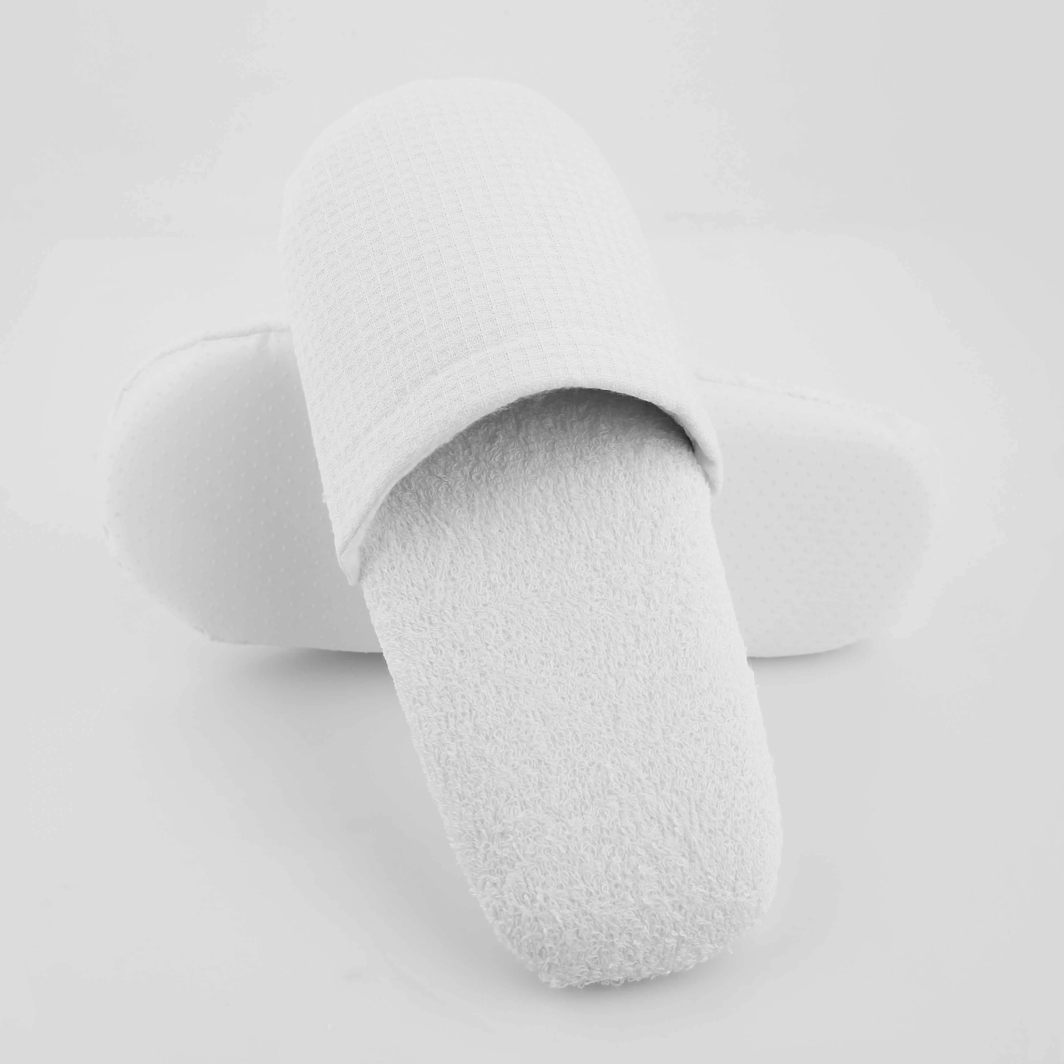 Factory Price Custom Logo Embroidered Disposable Soft White Waffle Sponge Wedding Hotel Hospital Spa Event Slippers