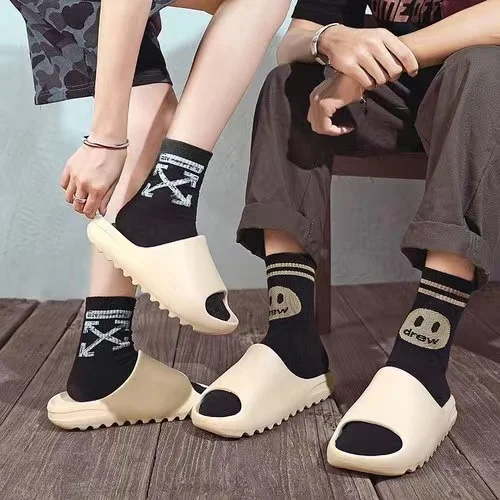 
2021 Vendor Summer Unisex Foam Yeezy Slides Slippers Kids Bone Sandals Elmo Baby Yeezy Slides 