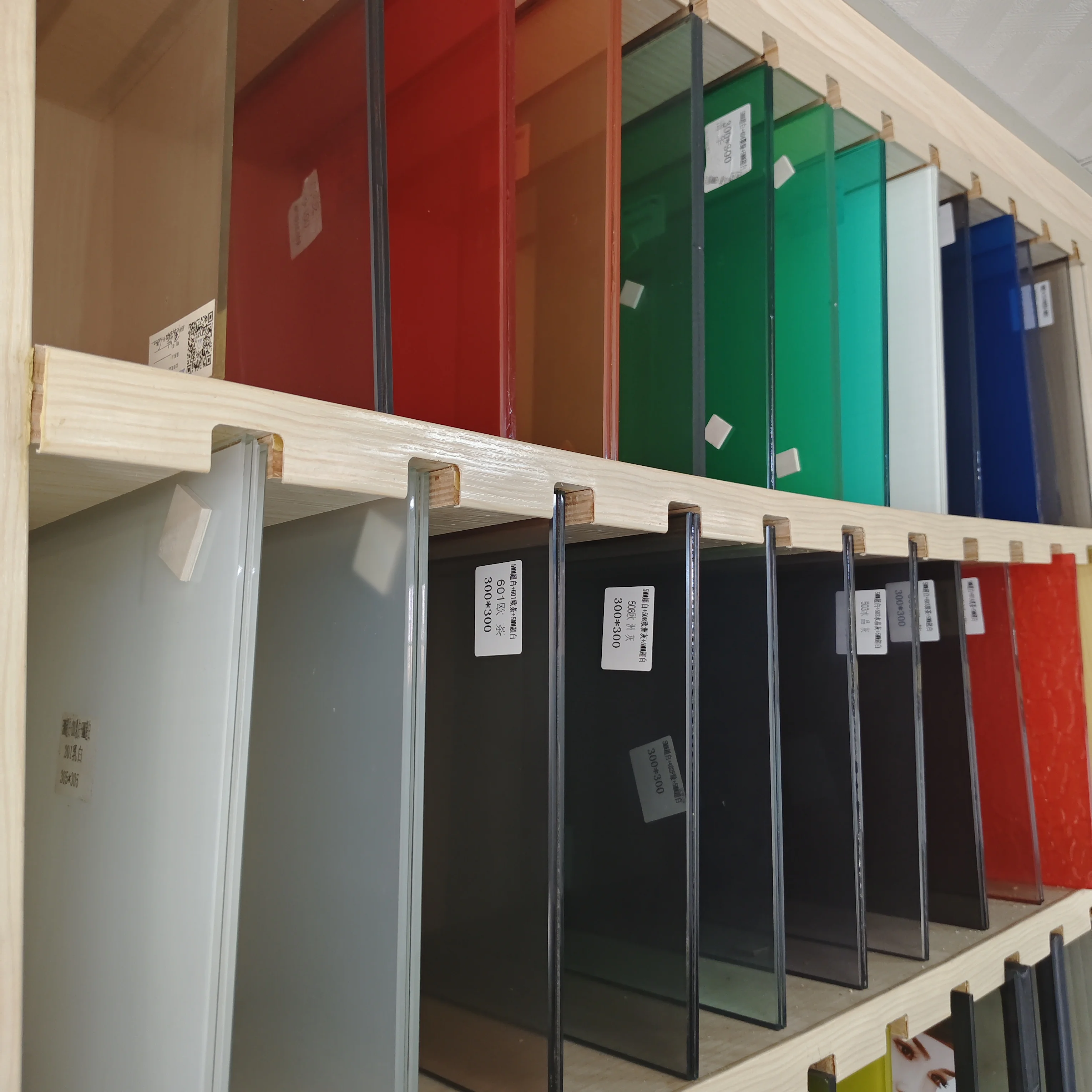 Customized 4mm 5mm 6mm 8mm 10mm 12mm Float Gradient Colored Tinted Glass Tempered Safety Glass Wholesale
