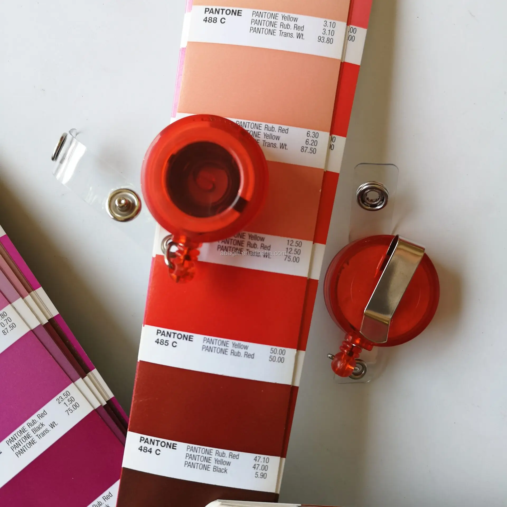 Прозрачный синий значок с катушкой с индивидуальным цветом pantone Reflex blue C