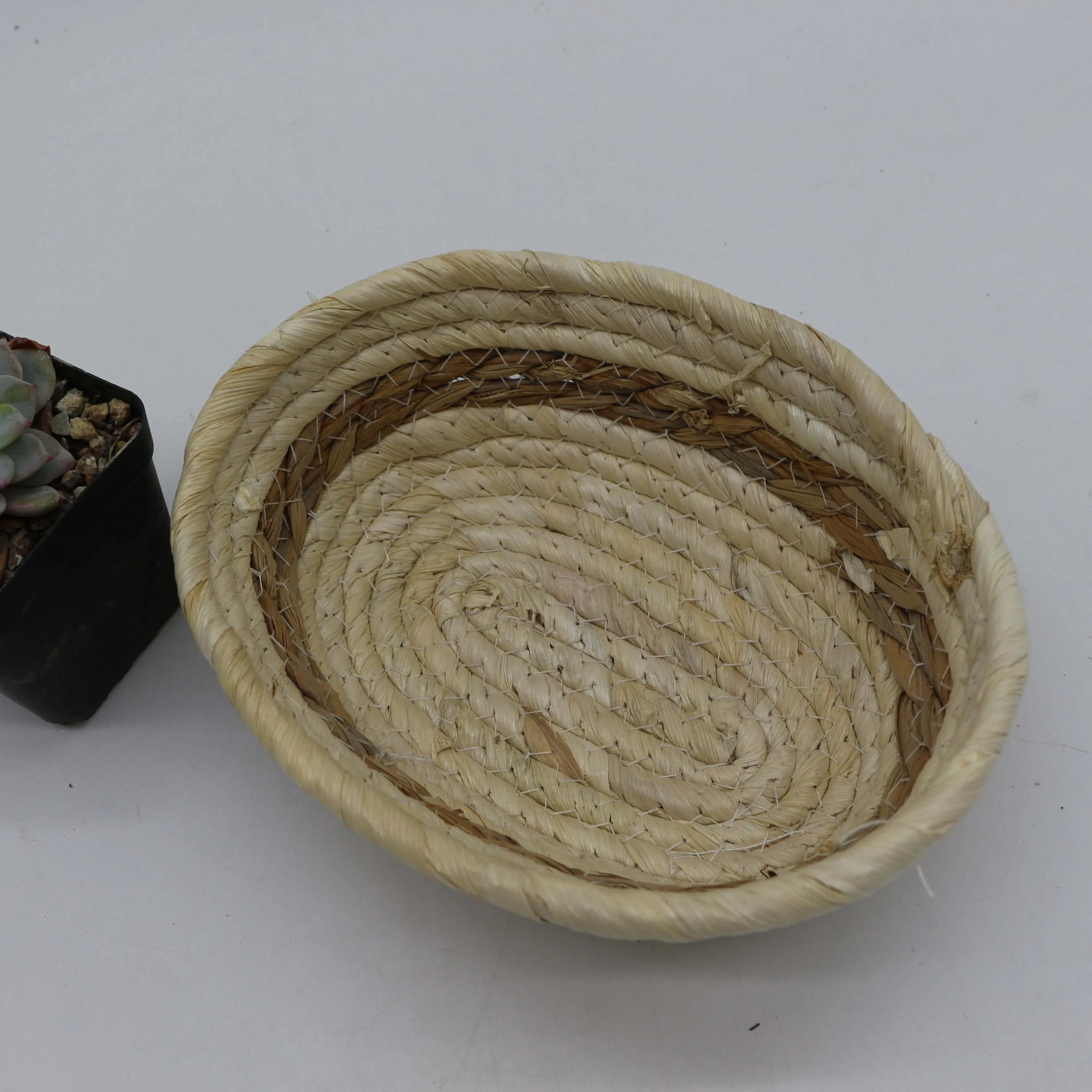 Hot Sale Hand Woven Wicker Rattan Water Hyacinth Storage Basket Wicker Storage Basket for Table