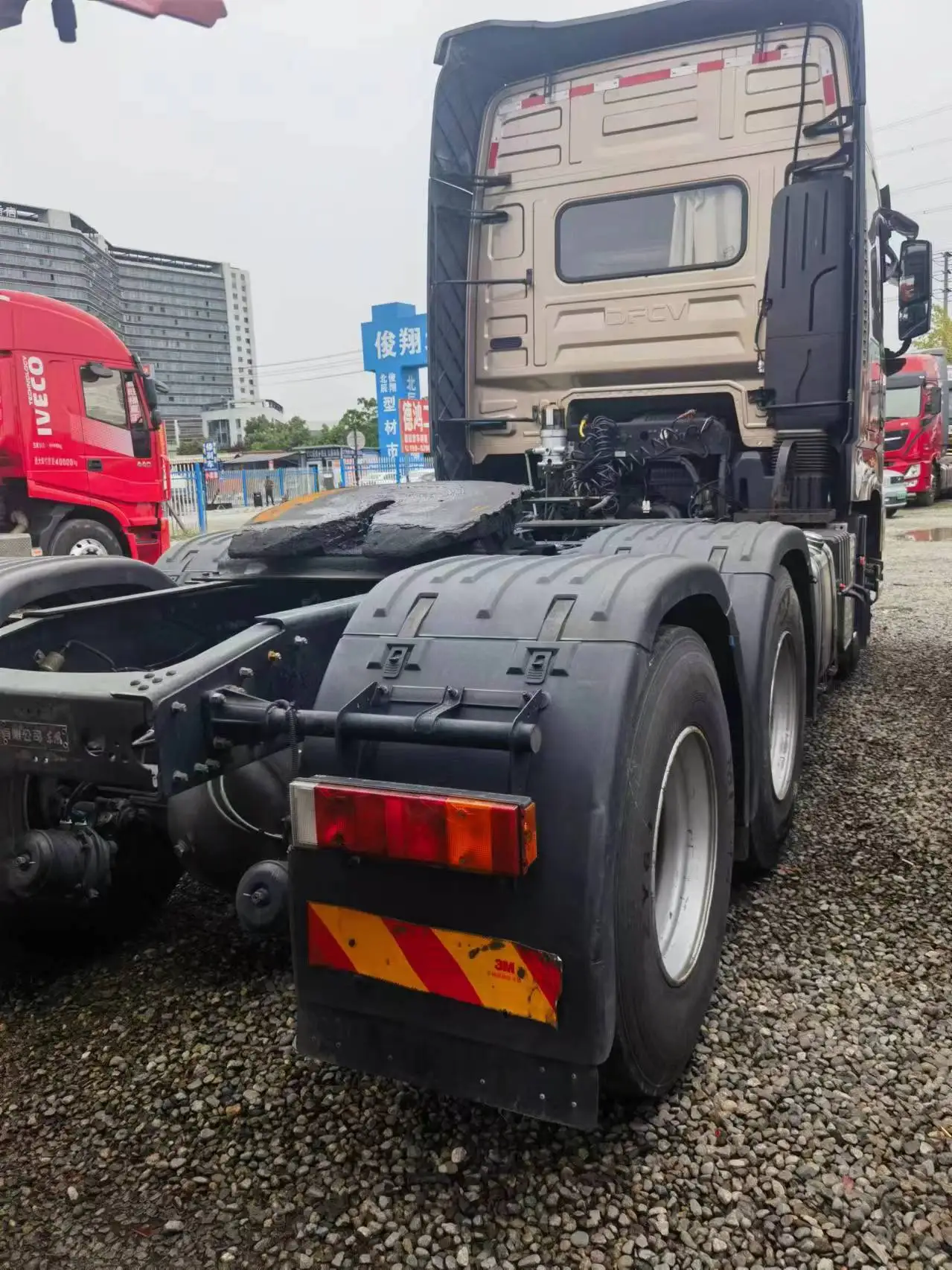 2022 Dongfeng Tianlong XL LNG fuel tractor 8X2 new energy heavy truck trailer