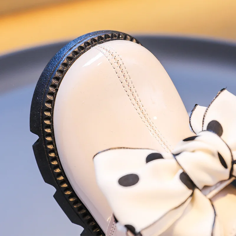 Детские кожаные сапоги 2024 осенние ботинки принцессы с бантом для девочек Короткие Нескользящие на мягкой подошве маленьких