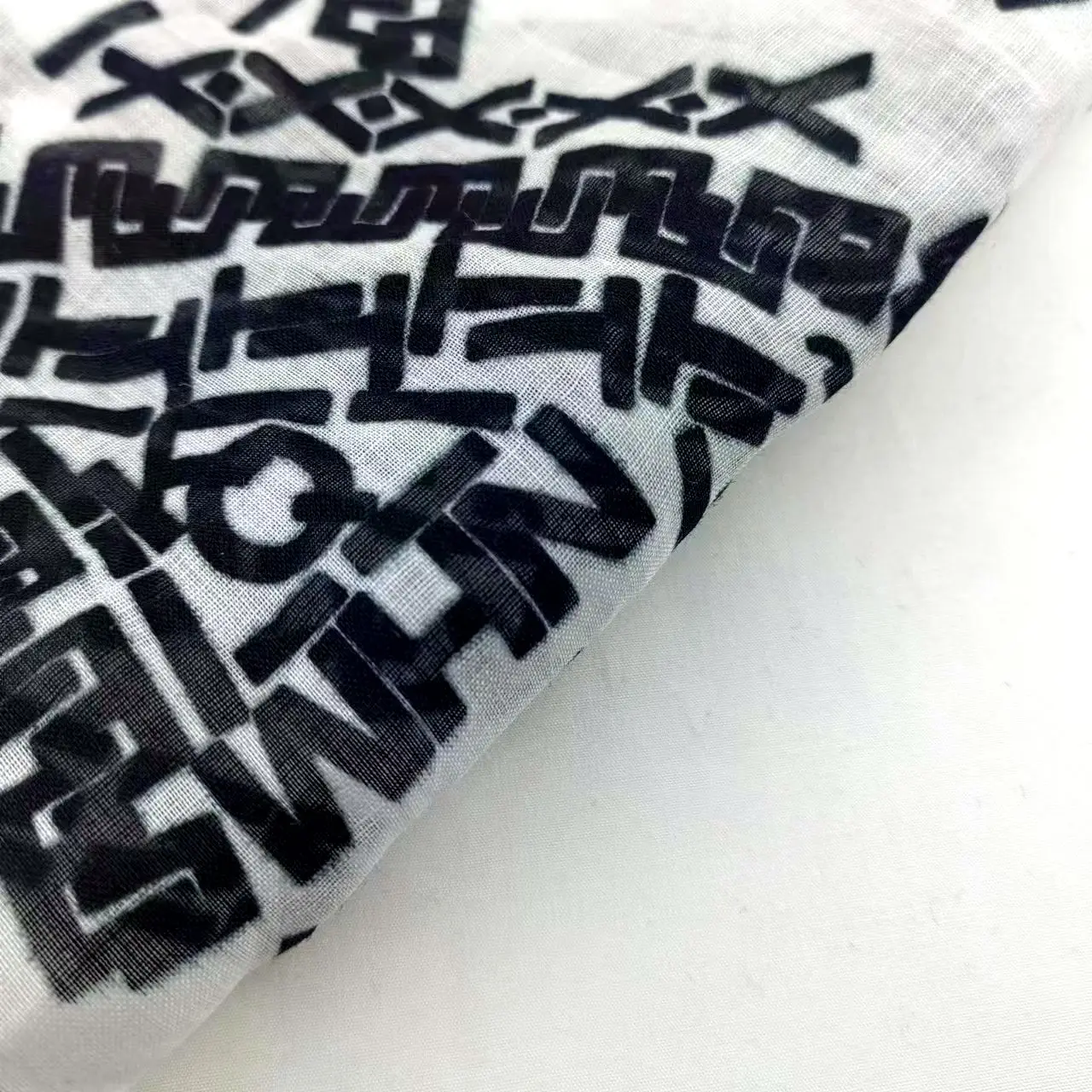 Wholesale hot sale black letter pattern  printing   60gsm 100%  pure  linen fabric for clothing