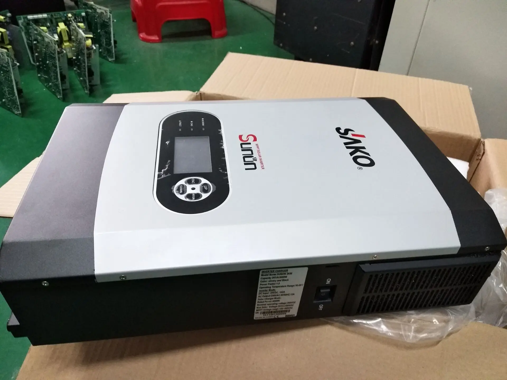 Инвертор SAKO 3 кВт 24 В инвертор для солнечной батареи с 80 А MPPT производитель Shenzhen работает без