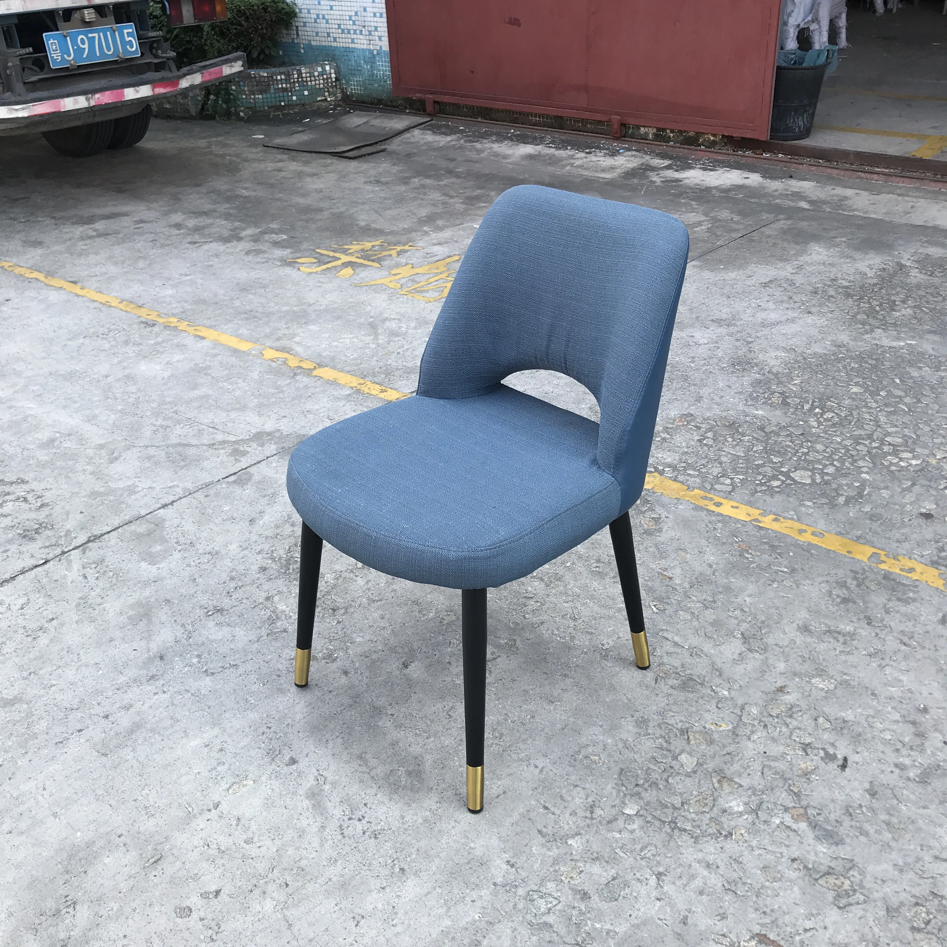 MCI Modern Design Dining Chair Metal Steel Leg Velvet Upholstered Seat and Back Armchair YT0U20