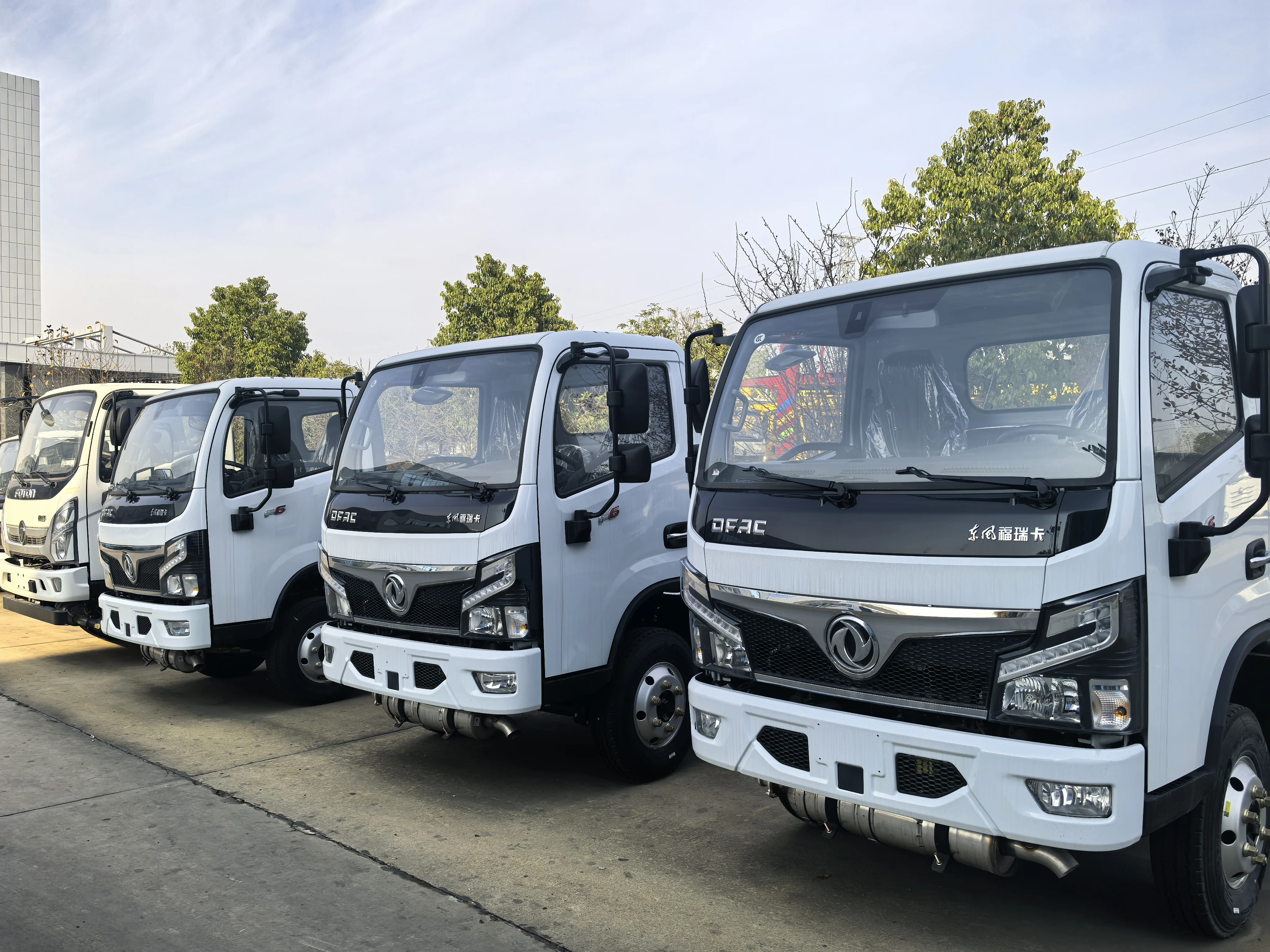 Factory Price ISUZU GIGA 10 ton 4*2 cargo flatbed fence truck manufacture customization available