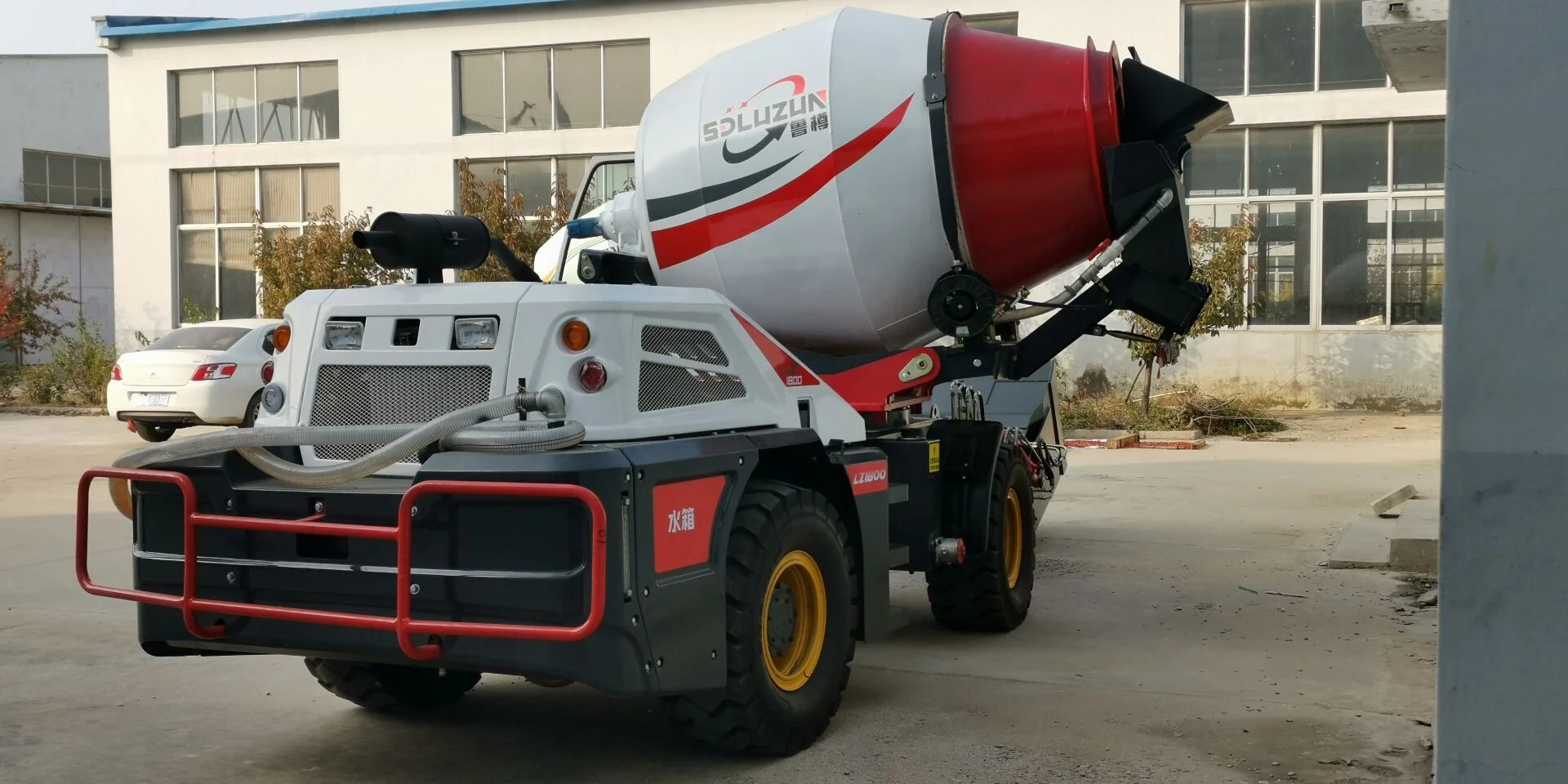 luzun original factory new design small mobile 1.8M3 1.6M3 self loading concrete mixer truck for pavement