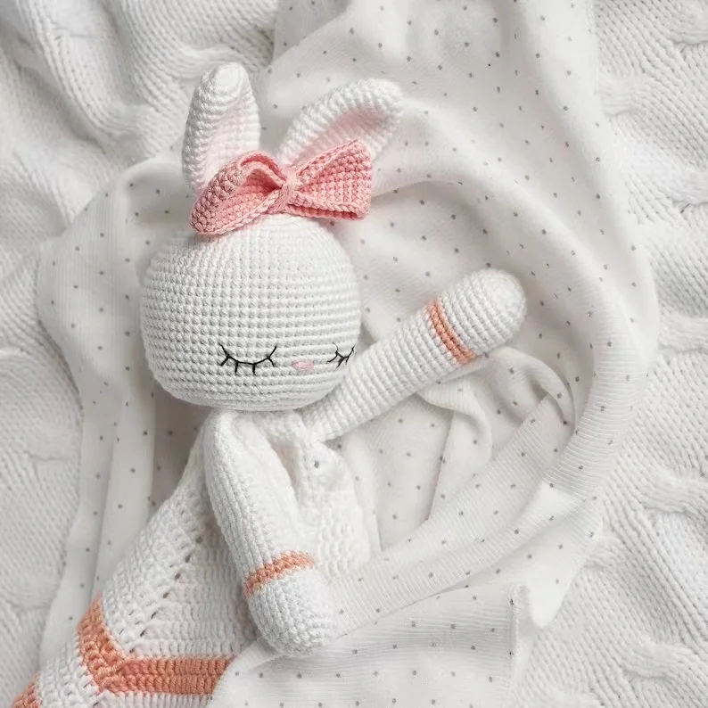 New Design Amigurumi Handmade Adorable Crocheted Bunny Comforter Blanket for Baby Gift