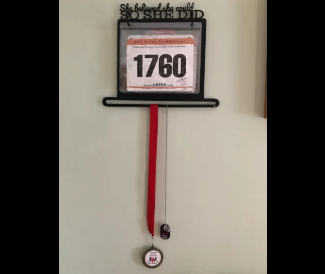 Spot  soshedid metal black Race number plate medal display Hanging race medal display stand