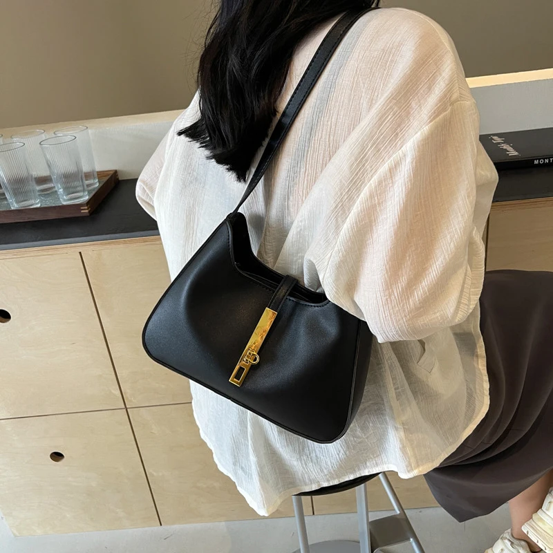 Student casual temperament simple retro shoulder bag Solid color fashion lock buckle shoulder simple commuting shoulder bag