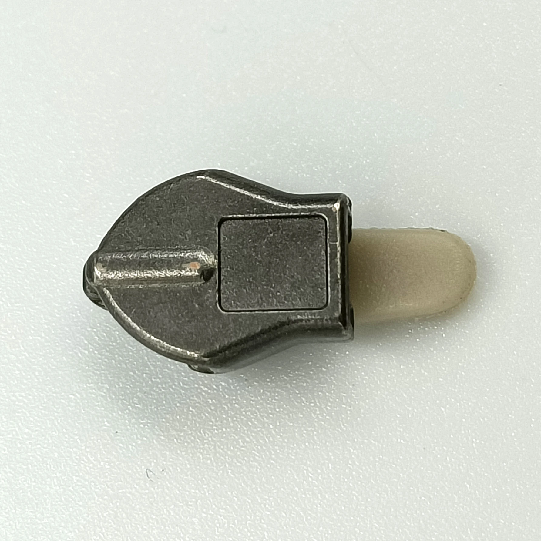 Wholesale Metal Zipper Sliders with Plastic rubber puller Tab Sizes 3# Customizable for Clothing Luggage  for Repair