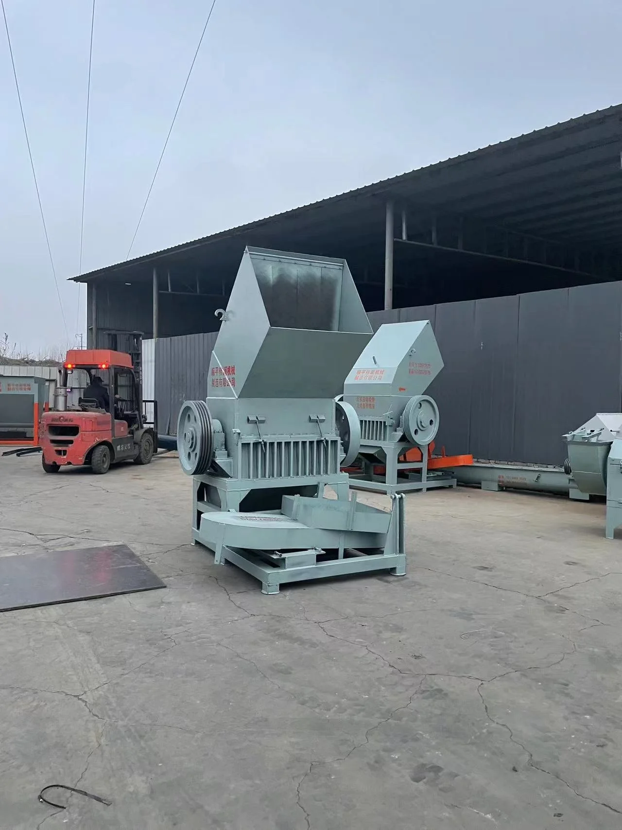 equipment for fruits plastic basket recycling crasher