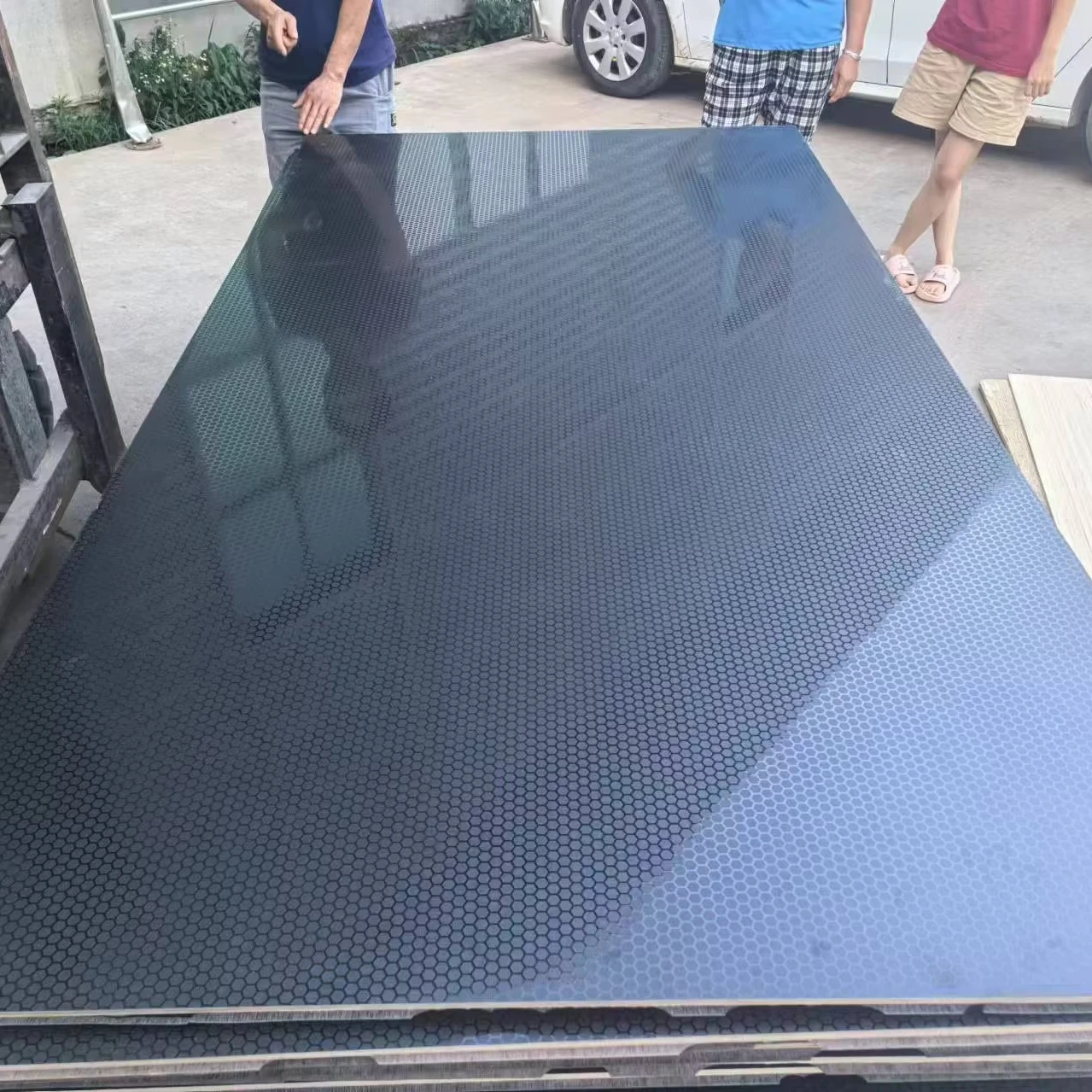 Anti-slip non slip plywood with rubber hexagon Flight case laminated plywood