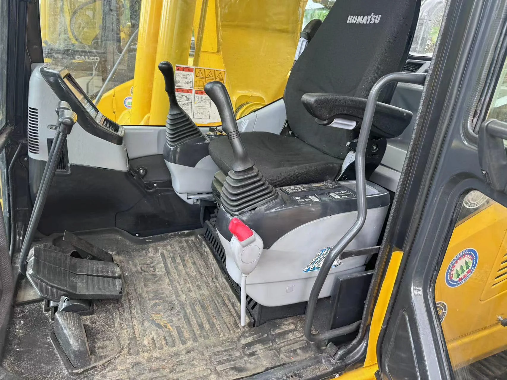 Cheap Used Japan Komatsu PC200-7 PC300 PC350-7 Excavator Used Komatsu 20 Ton Excavator Price PC200