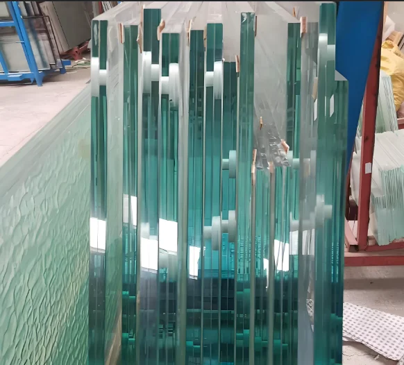 Wholesale 3mm-19mm Ultra Extra Clear Laminated Low Iron Glass High Transmittance Architect Building Custom