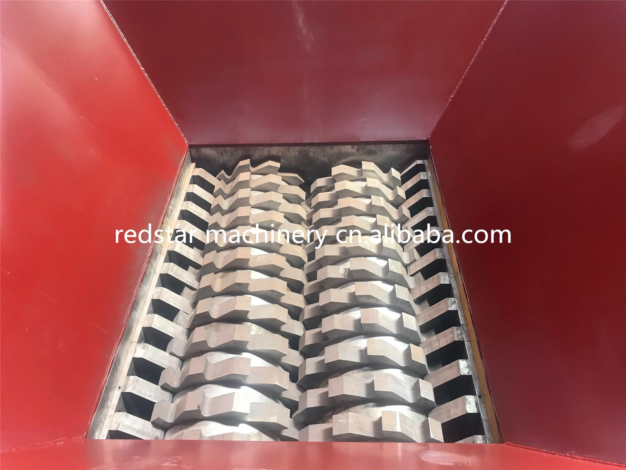 REDSTAR Scrap car shell, motor high power metal double shaft shredder for sale