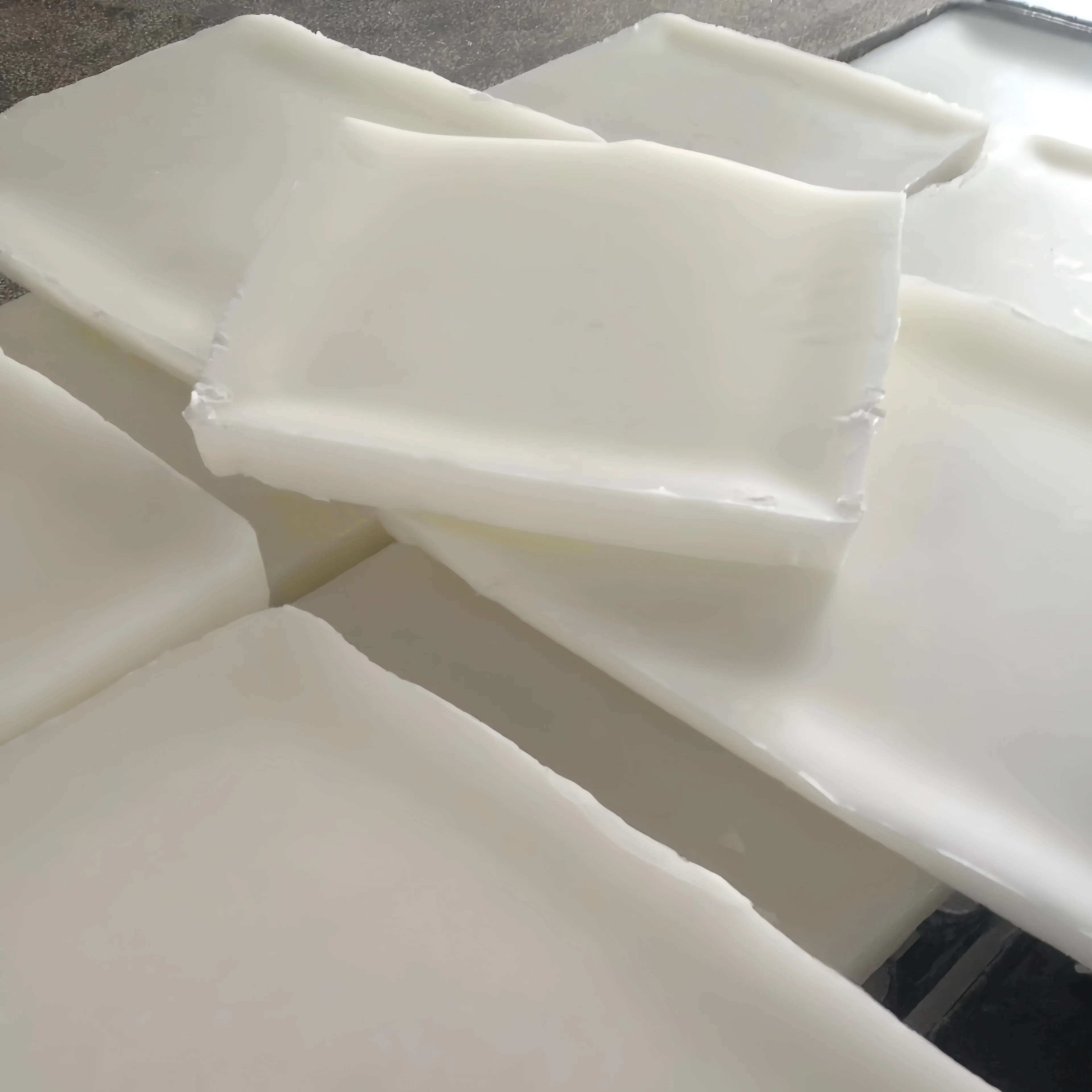 Factory price High grade Fully Refined Solid Bulk Paraffin Wax Microcrystalline Wax 58 60 from China