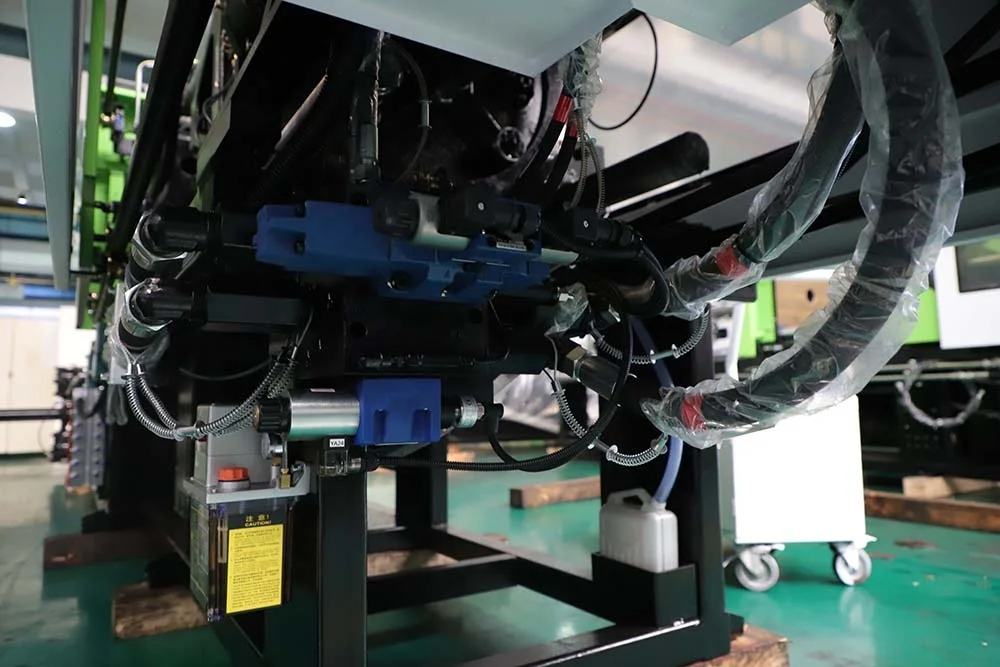 Yizumi UN260A5 Sunbun Injection Molding Machine Styrofoam Cups Yizumi 260 Ton