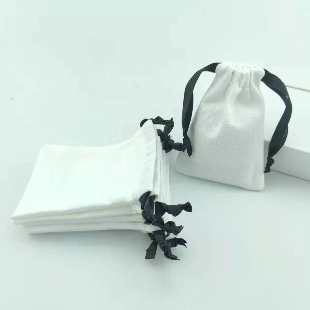 High Quality Custom 100% Cotton Packaging Bag Small Gift Drawstring Bag Cotton Dust Bag
