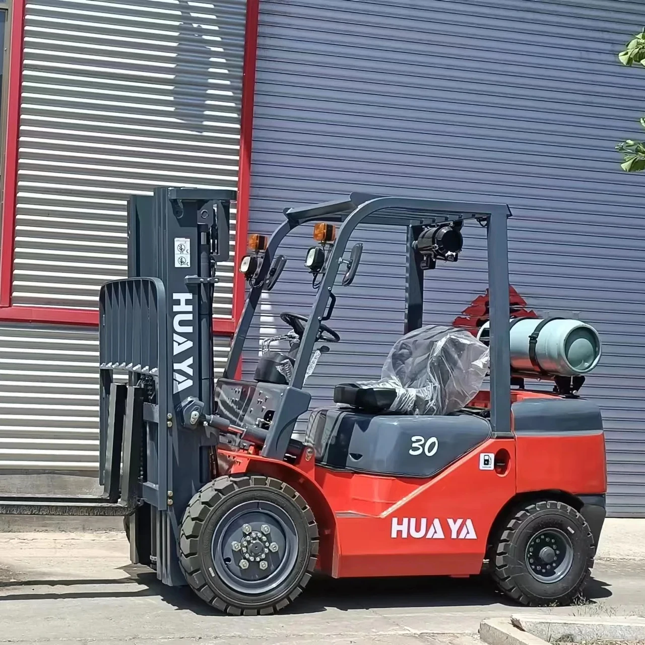 Top Factory forklift propane 2.5 ton 3 ton triplex mast Side shifter CE good quality Nissan engine forklift 3 ton Outdoor Use