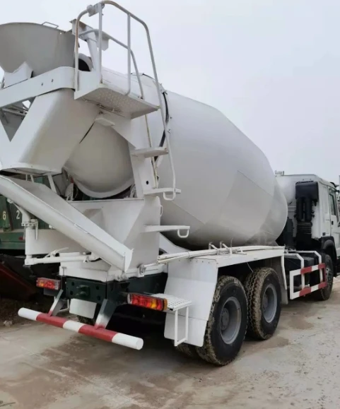 low price Sinotruk HOWO 6X4 12 Cubic Meters Concrete Mixer Truck for sale