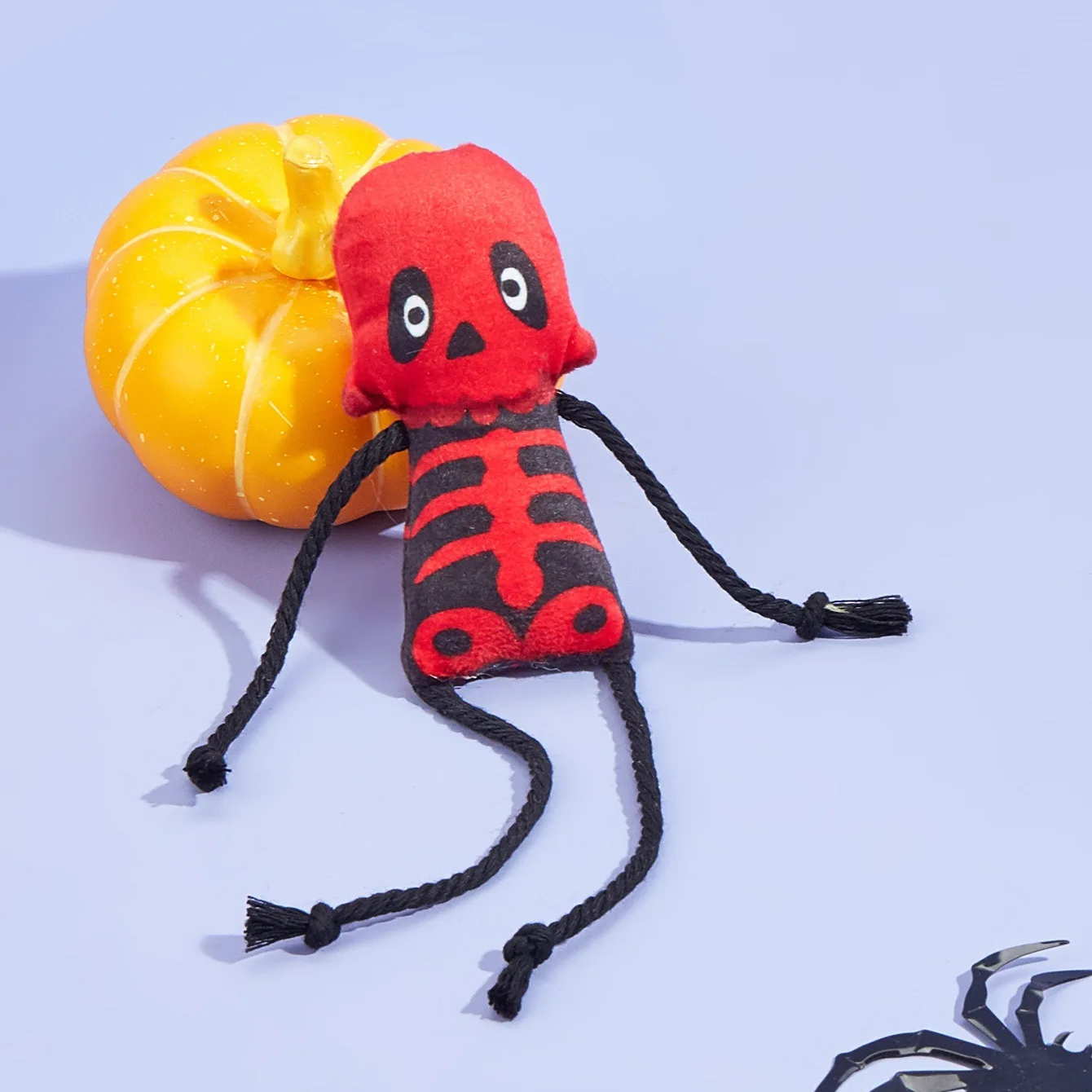 Игрушка для кошек в форме черепа