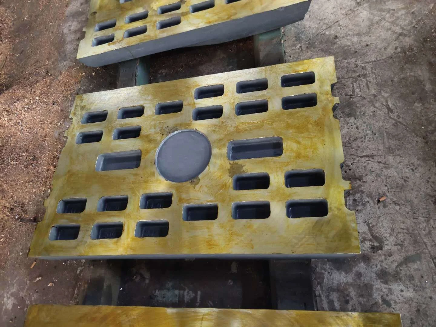 Mn18 Mn13 литье износа части применяются к JM806 щековая дробилка подвижная и фиксированная Щековая пластина