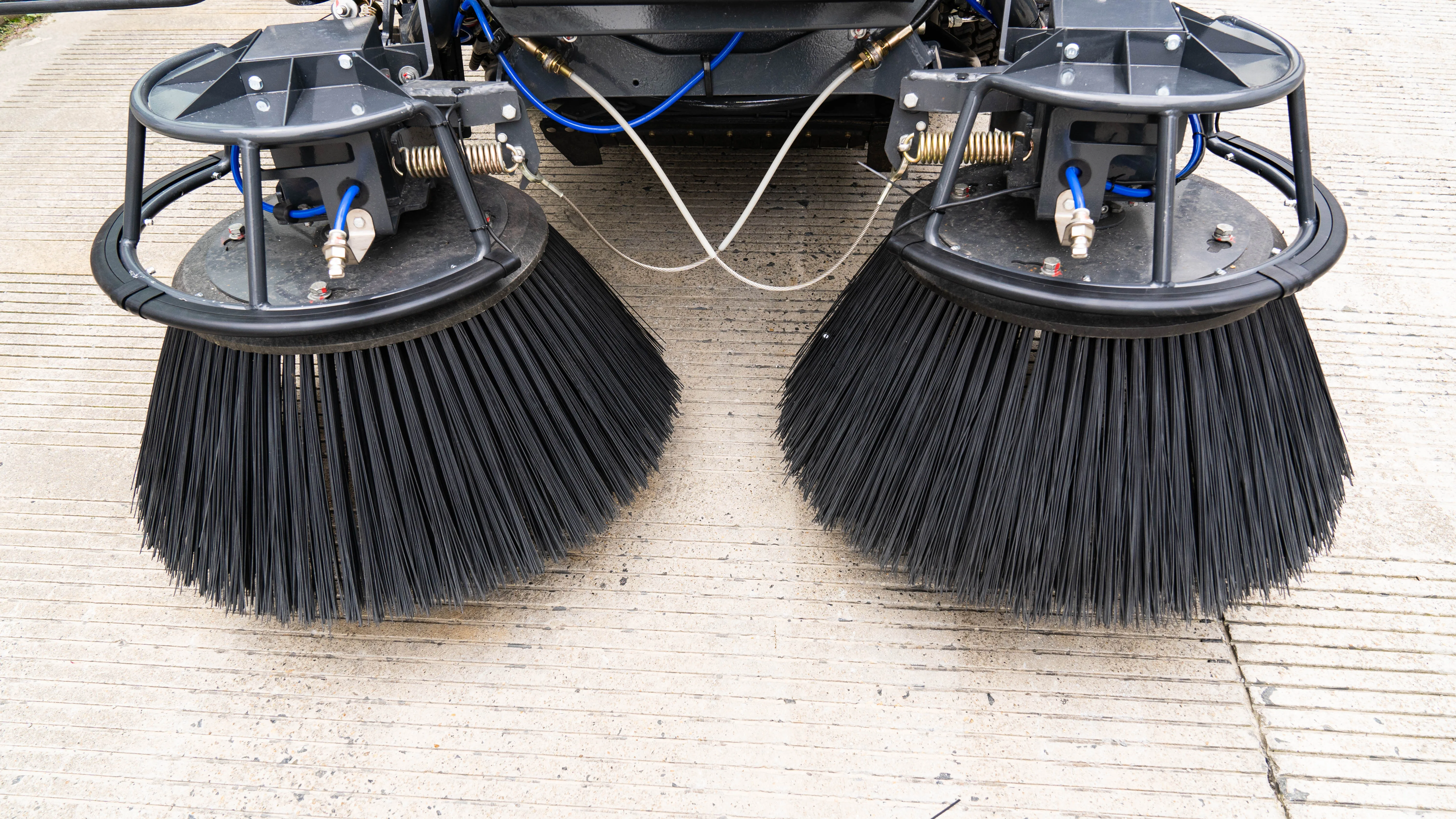 Manual mode & autonomous mode brushes cleaning machine road sweeper