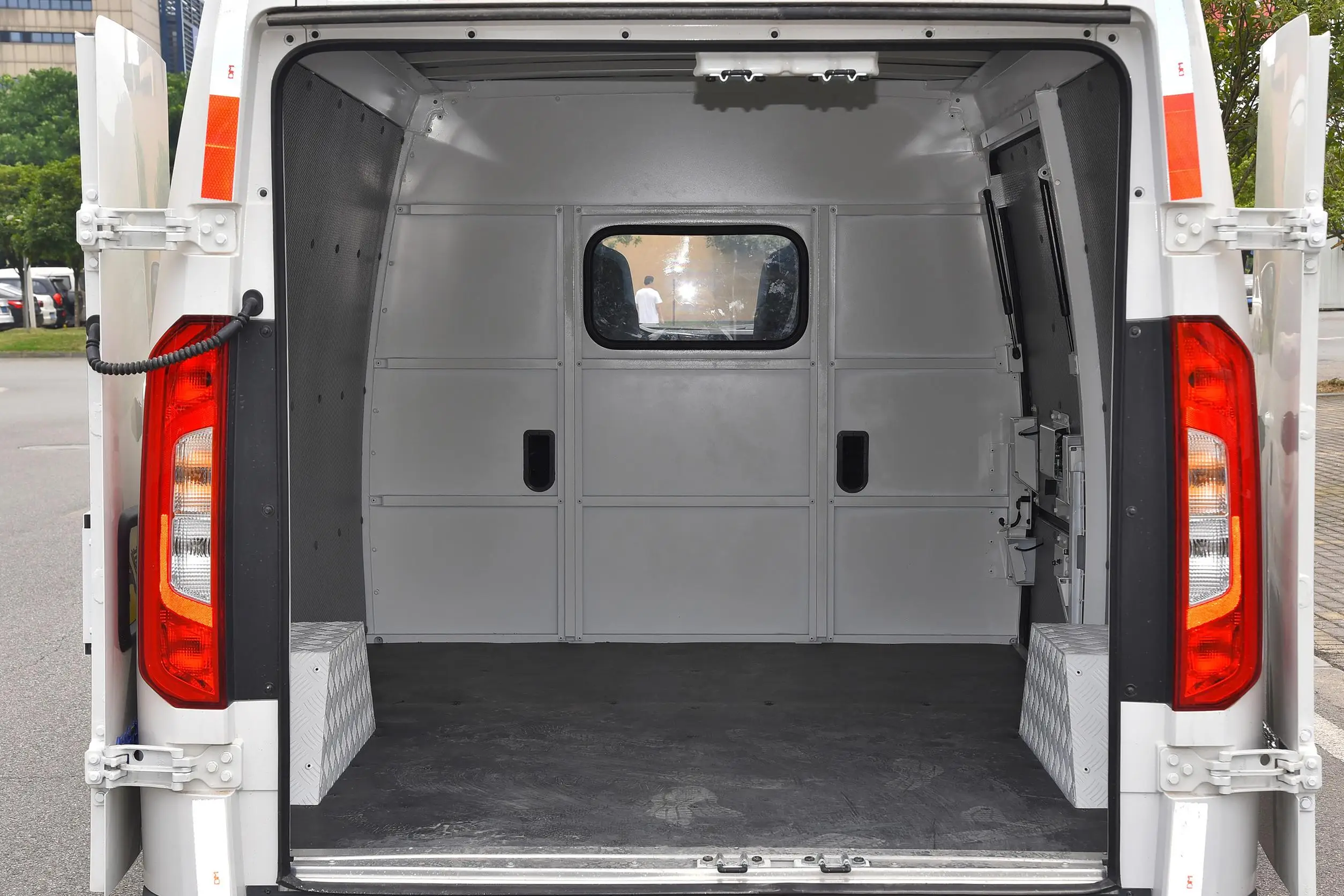 Cargo van for FOTON Zhilan Elf E7 New Energy Electric Logistics  mini van Electric van cargo box