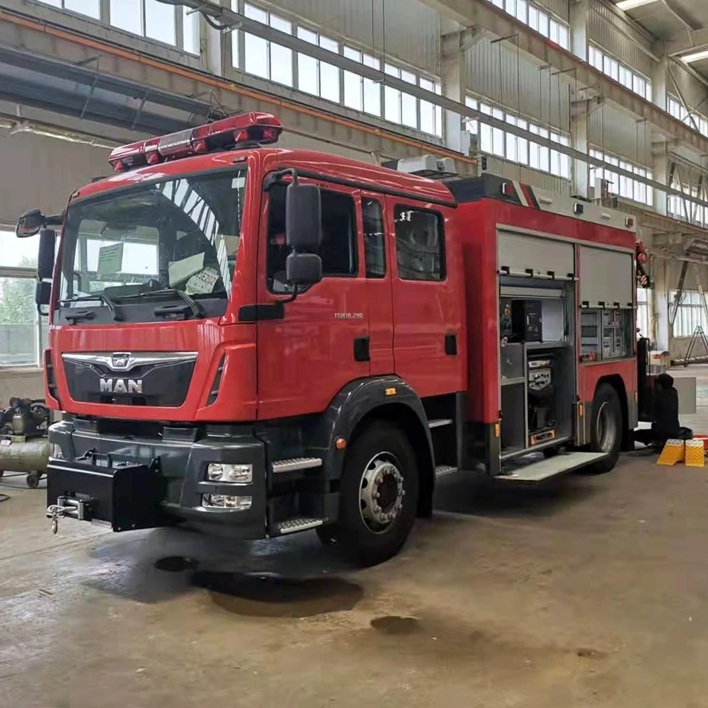 China Famous Brand 6x4 10 Wheels Tires Fire Fighting Trucks Large Capacity Water Storage Tank Airport Crash Fire Truck for Sale