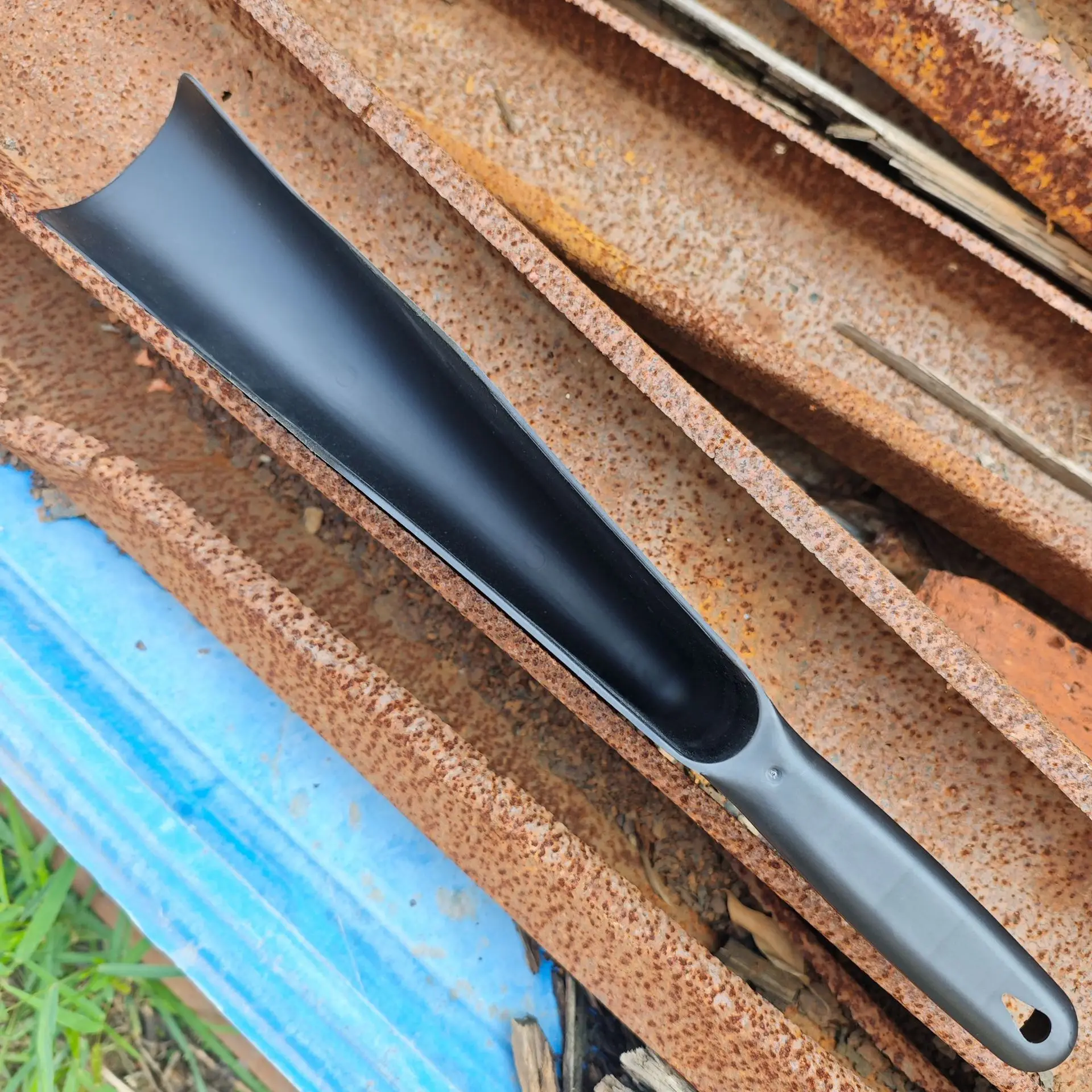 9.5CM*43CM Flexible Gutter Cleaning Scoop Garden Multi-Use Roof Debris Removal Leaf Shovel Construction Tools Flex Dirt Clean-Up