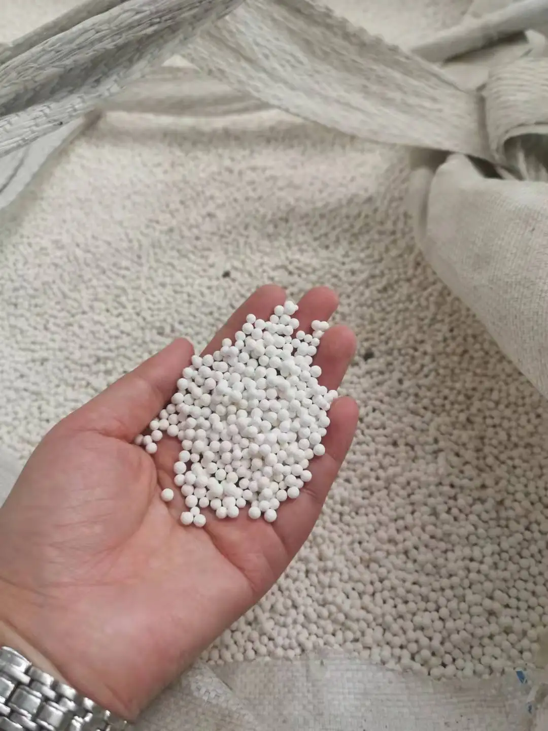 Sample free 8*14 mesh activated alumina ball-adsorbent/desiccant/Fluoride Remover --water