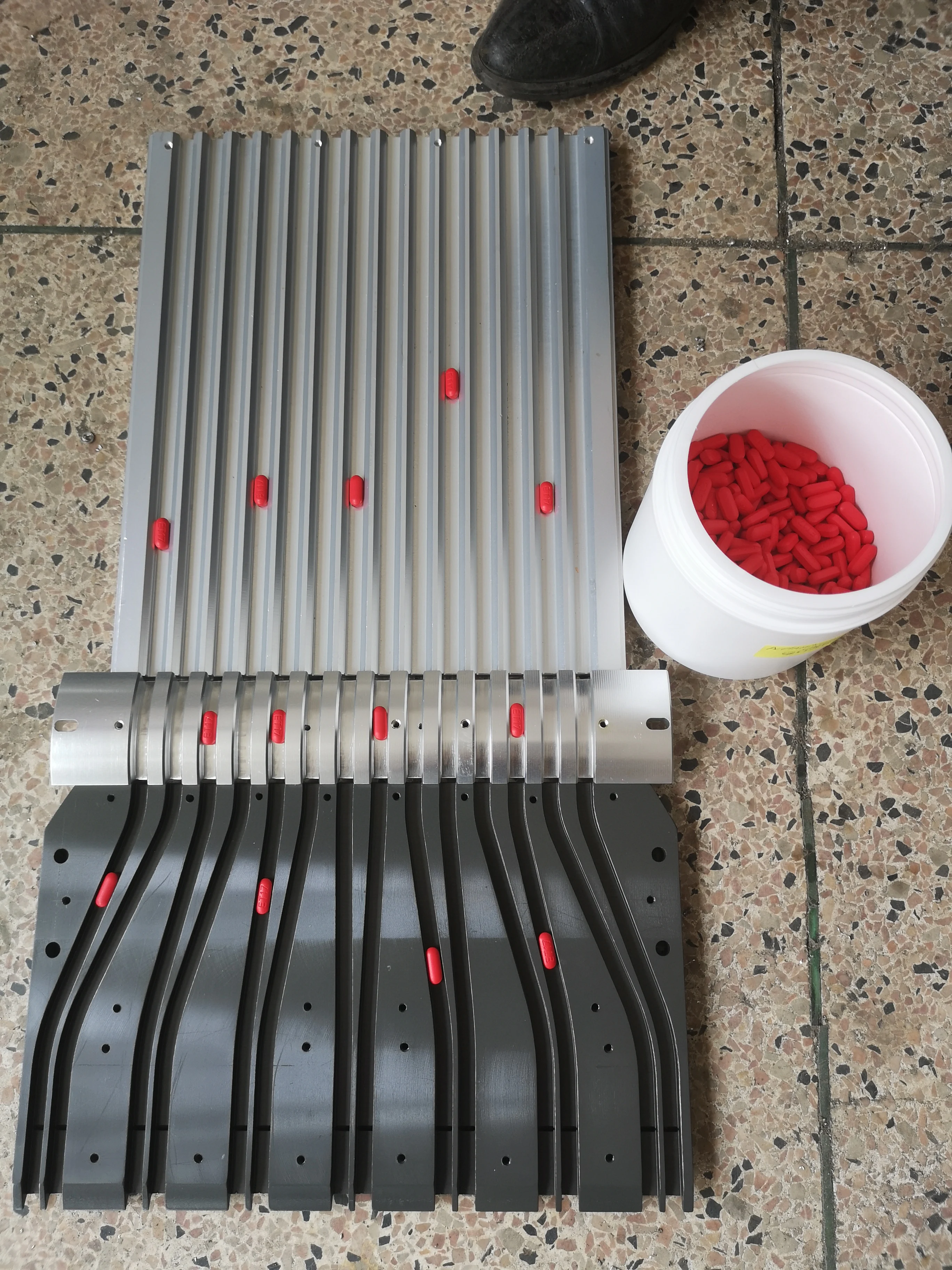 blister machine series UN-160 AUTOMATIC STRIPPING PACKAGING MACHINE suitable for capsule tablet packaging in china lowest price