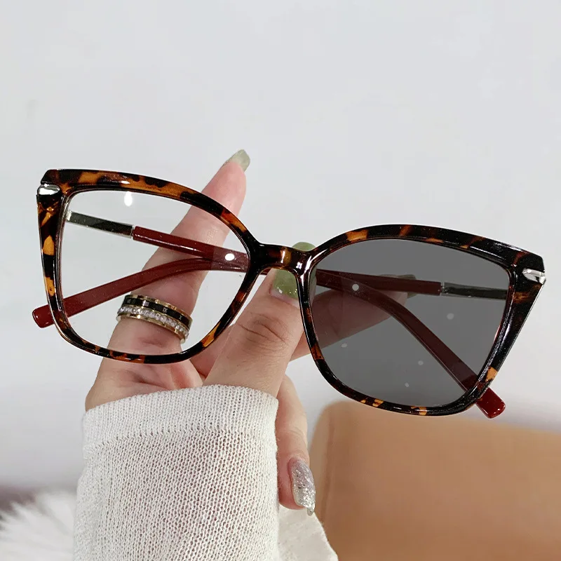 New Design Cat Eye Color-changing Eyewear Women Optical Frame Fashion Blocking Blue Light Glasses Female Photochromic Eyeglass