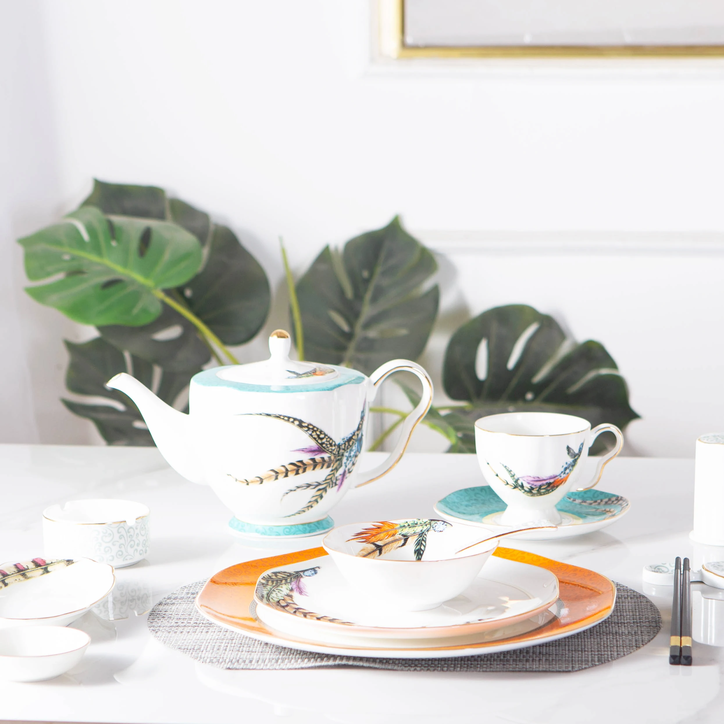 Light Luxury Feathers Pattern Dinnerware Set Bone China Gold Rim Charger Plates Hotel Restaurant Porcelain Plate
